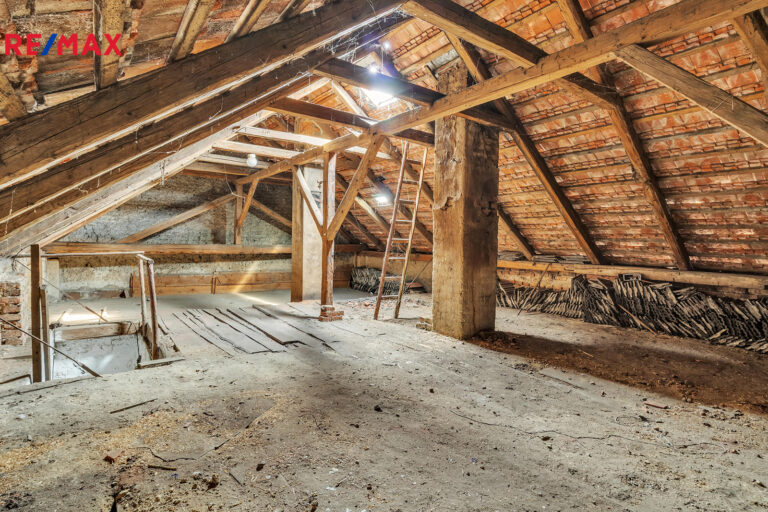 2818537