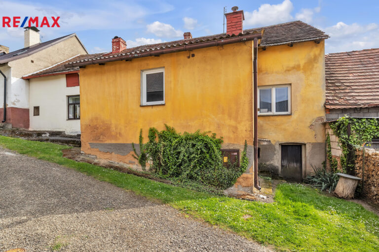 2818544